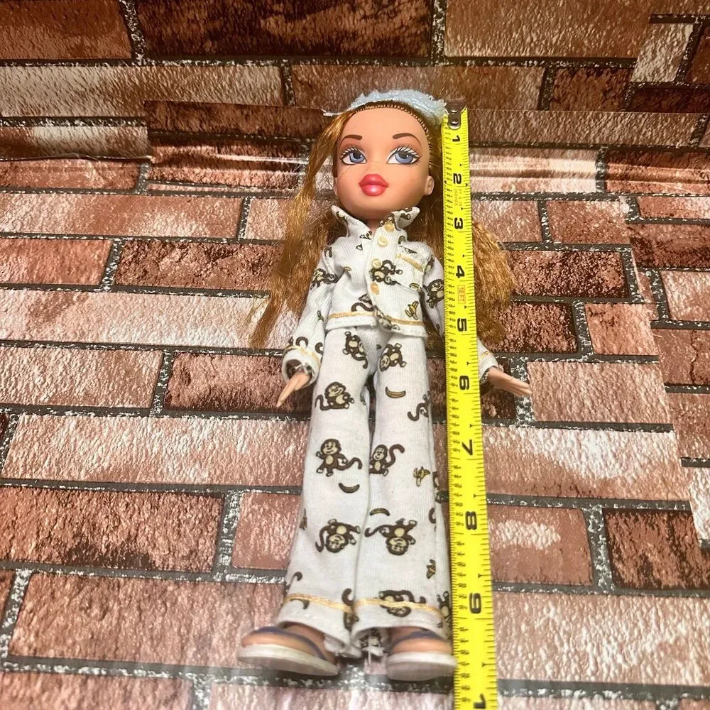 MGA Entertainment  vintage Bratz Cloe doll